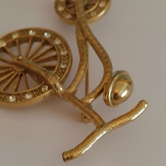 FUN Penny-farthing Bicycle Brooch Gold Tone Unique Detailing - Picture 2 of 4